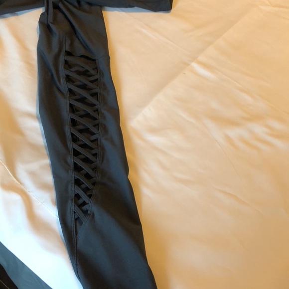 Womens size medium gray Marika ankle length legging with cutout - Picture 7 of 9